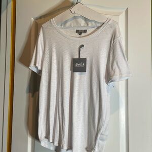 🤍White short sleeve tee shirt Size XL P2P 23